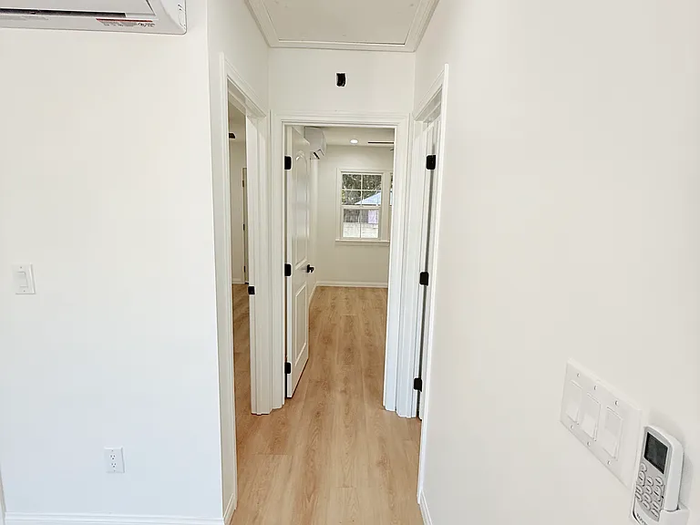 5659 Woodman Ave — Photo 7