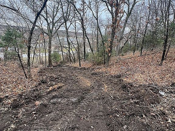 Main Road to Center land