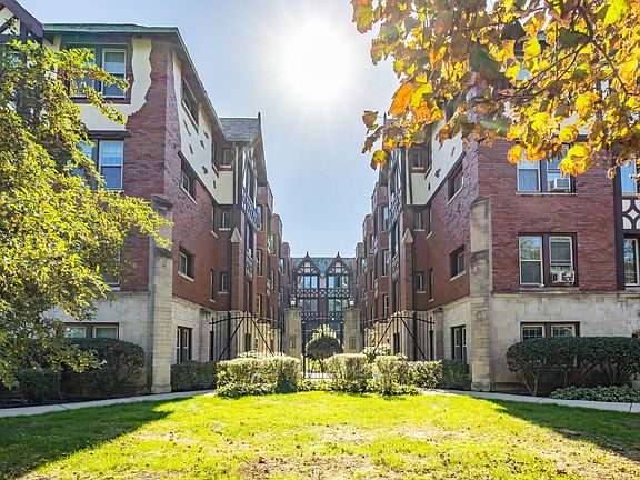 2nd image of 1641 W Touhy Ave APT 1N
