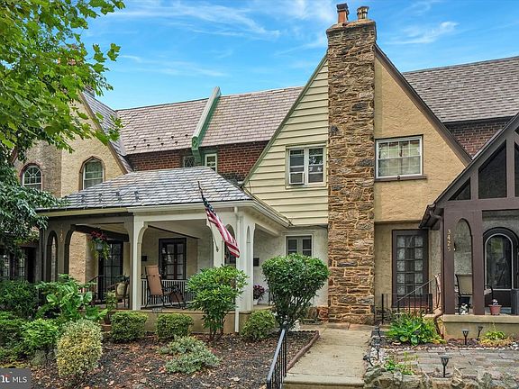 3rd image of 3427 W Queen Ln