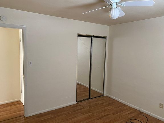 3rd image of 107 Hillwood Ct