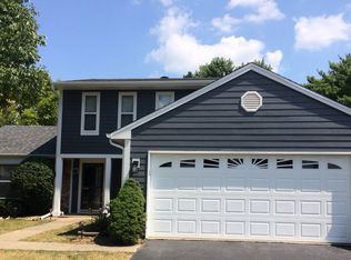 275 S Garden Ave, Roselle, IL 60172