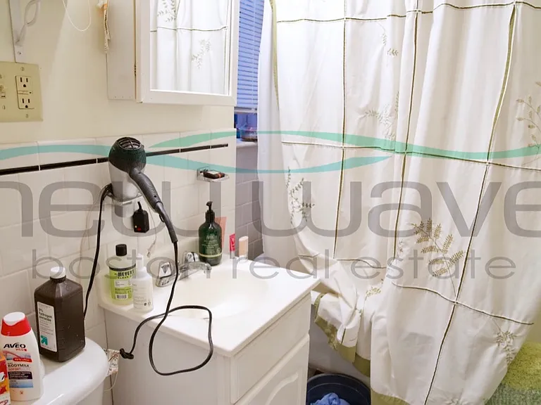51 Queensberry St #11 — Photo 6