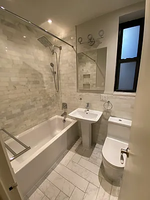 Rented by Apartment Luxe Realty Group, Inc | media 37