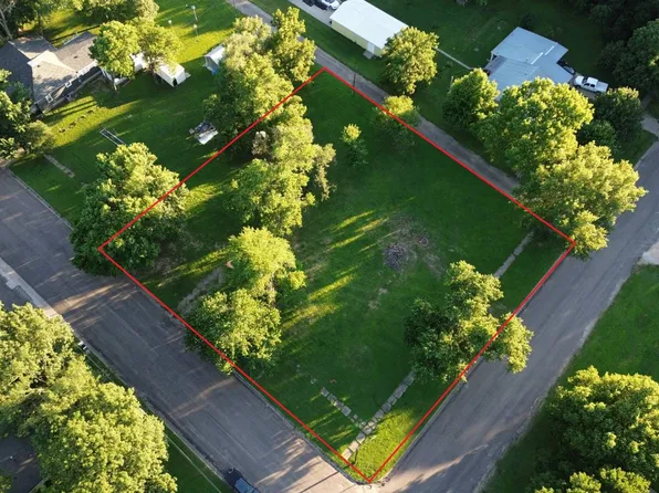 102 S East St, Waterville, KS 66548