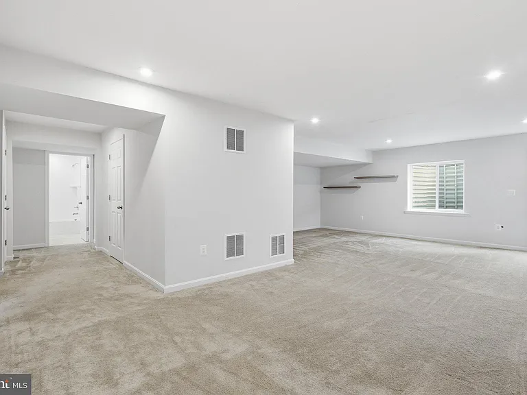 10302 Spotswood Dr — Photo 38