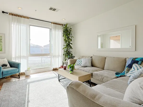 3887 Pell Pl Unit 229, San Diego, CA 92130