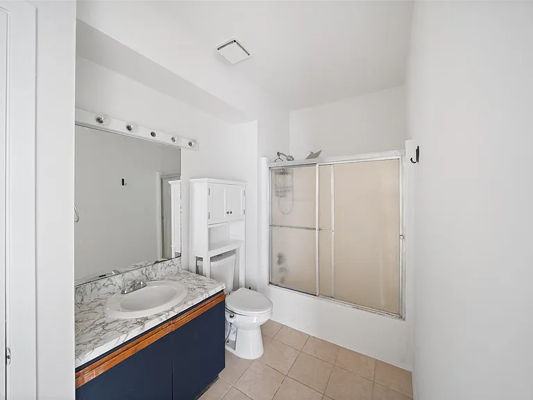 518 Hawthorne St #2 — Photo 12
