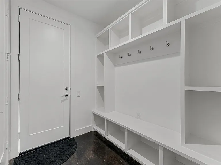 5854 E Post Oak Ln — Photo 8