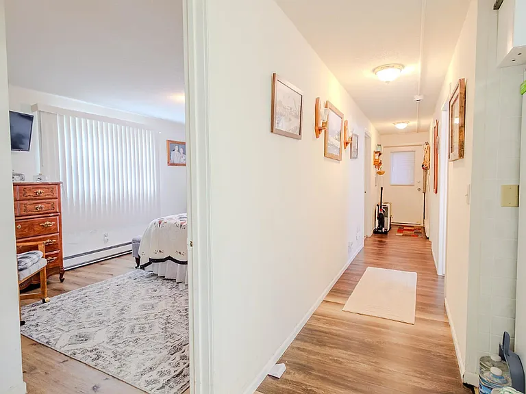 2406 Hill Ave #4 — Photo 1