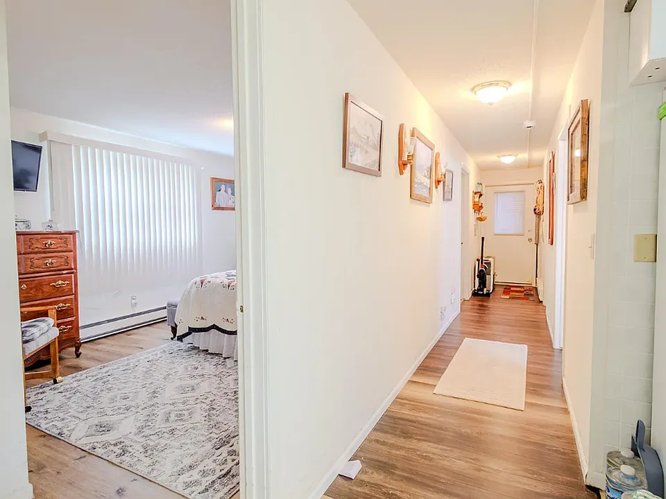 2406 Hill Ave #4