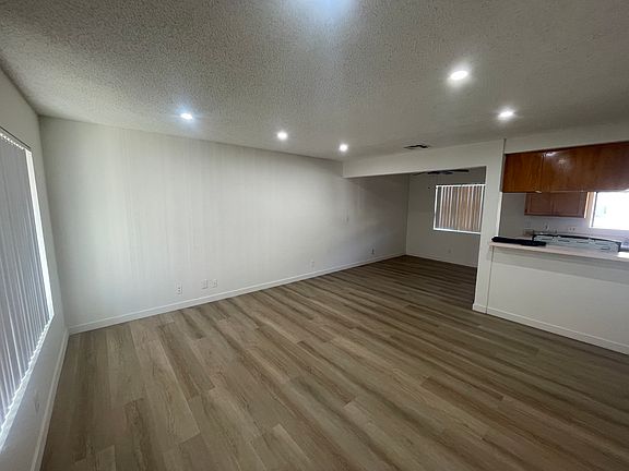 4th image of 9306 Palm St #11