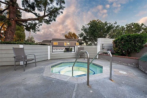 2 bed, 2.5 bath, 1400 sqft, $1,490 — Photo 4