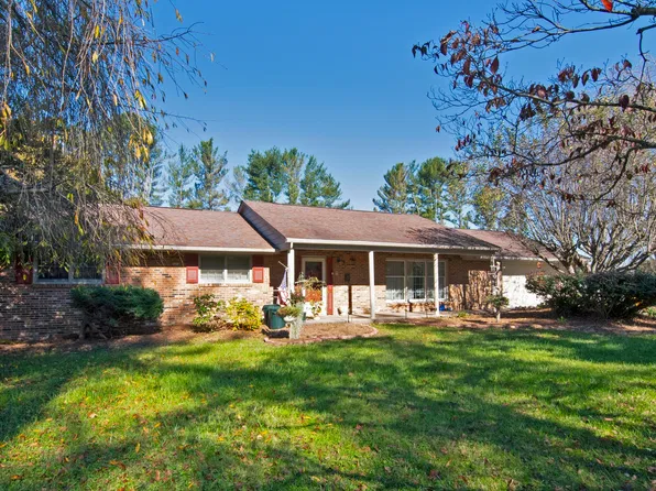 233 Summit Ave, Lewisburg, WV 24901