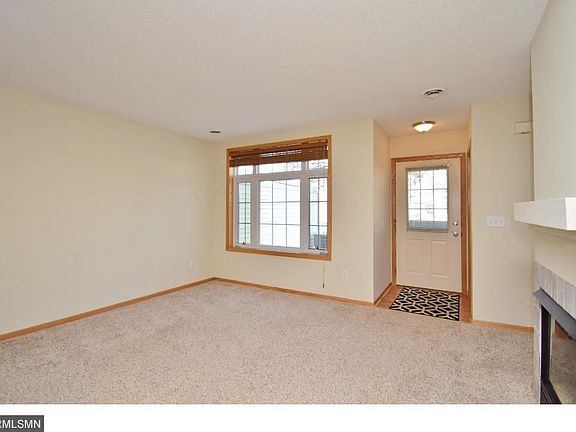 4th image of 555 Aqua Cir