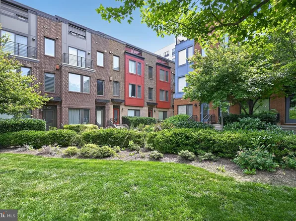 8319 Looking Glass Way, Fairfax, VA 22031