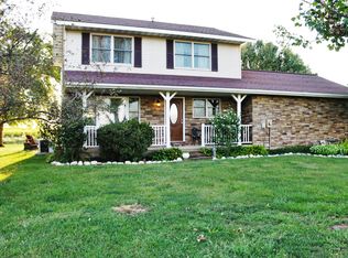 200 Apple Rd, Pekin, IL 61554