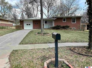 5918 Sunrise Rd, Lincoln, NE 68510