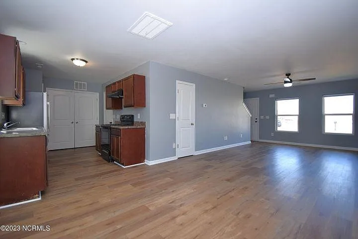 2302 Decorah Ct — Photo 12