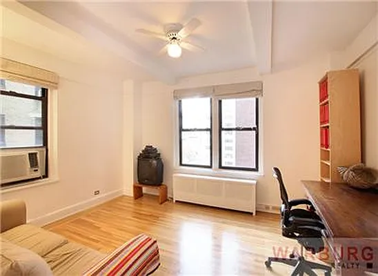 Sold by Warburg | media 4