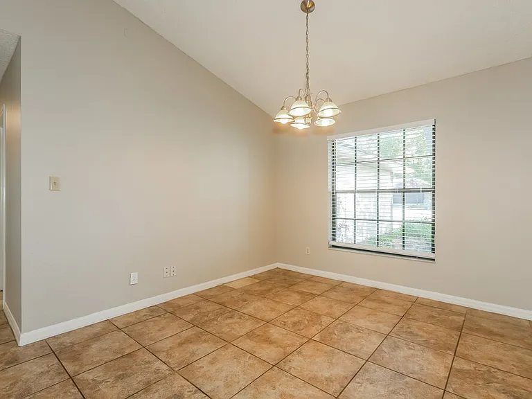 1424 Covington Ct — Photo 6