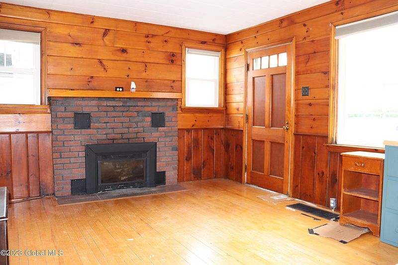 3rd image of 2746 Hamburg Street