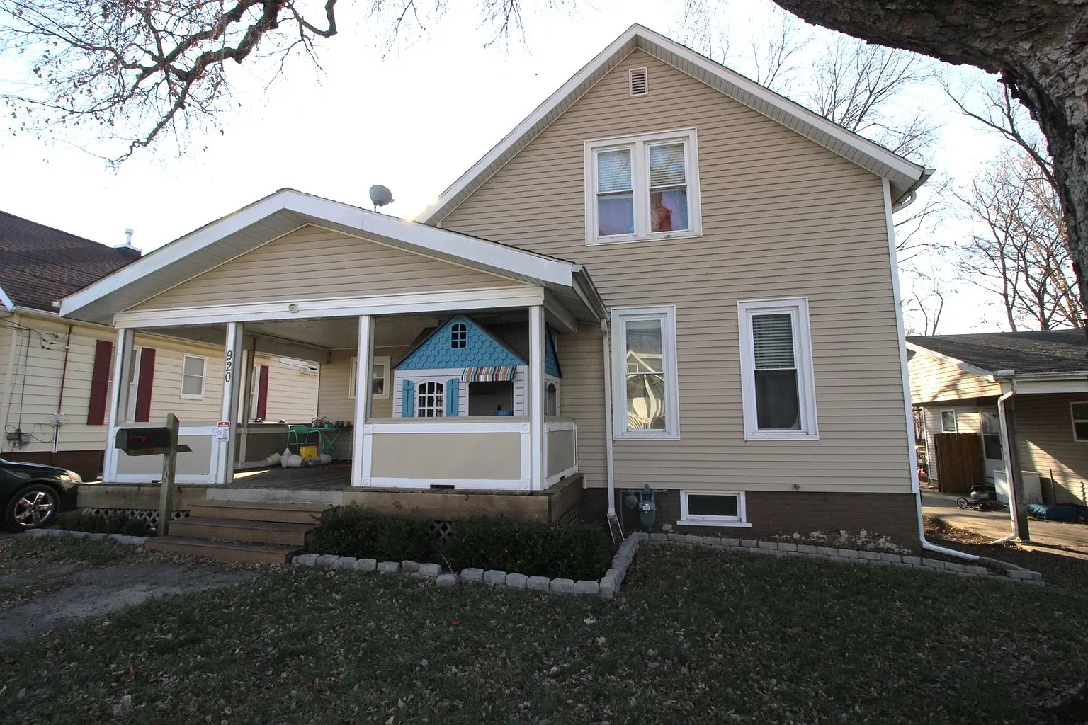 920 W Olive St photo 1