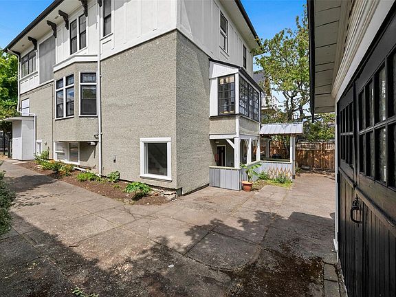 3rd image of 1909 Fernwood Rd