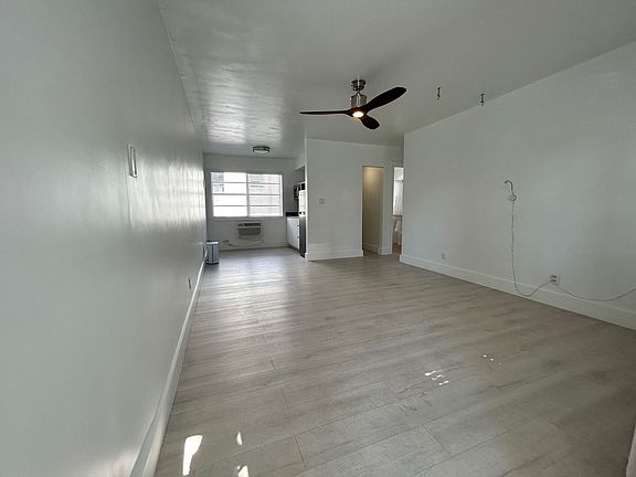 5th image of 619 Breakers Ave #103