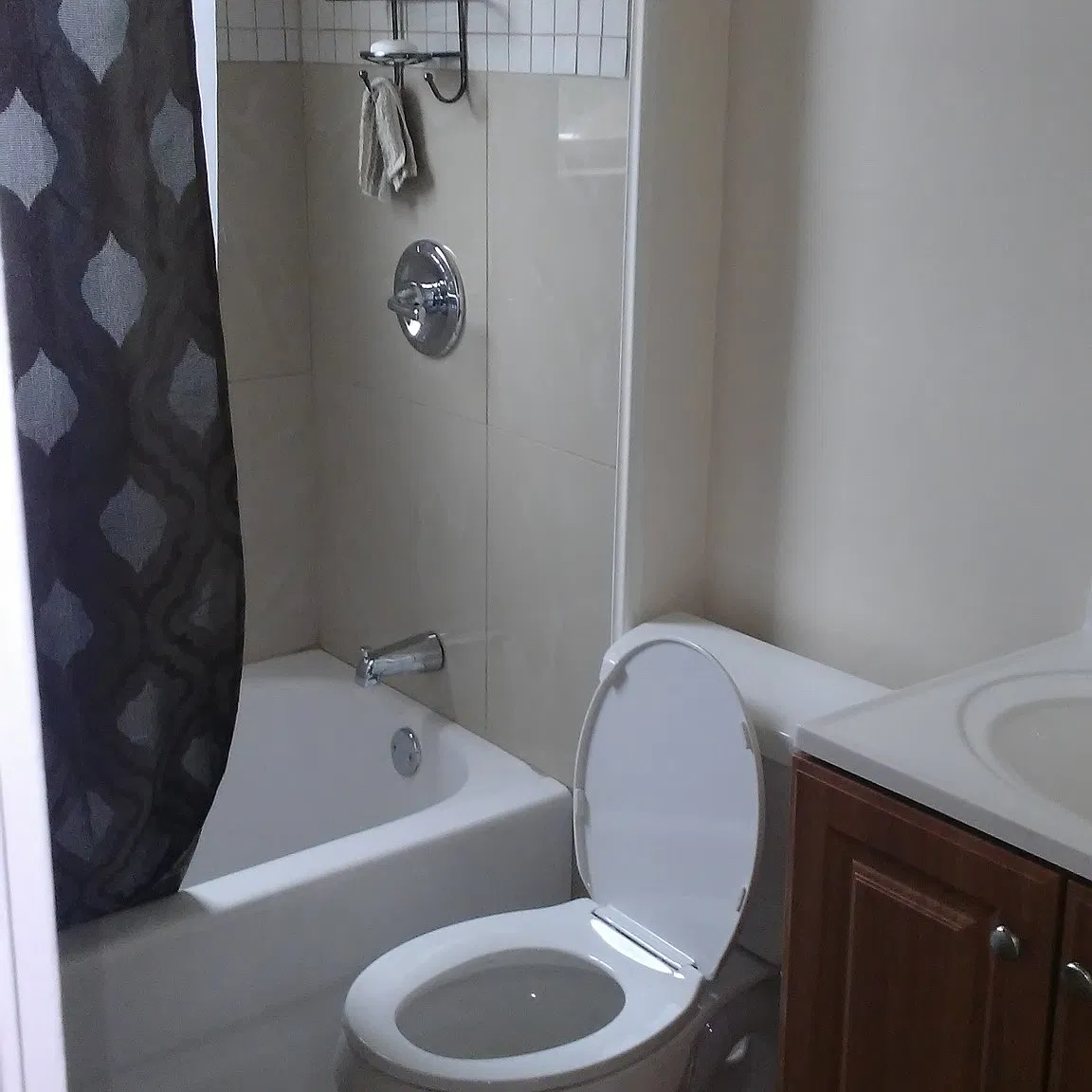 3 bed, 1.5 bath, 900 sqft, $6,000 — Photo 2