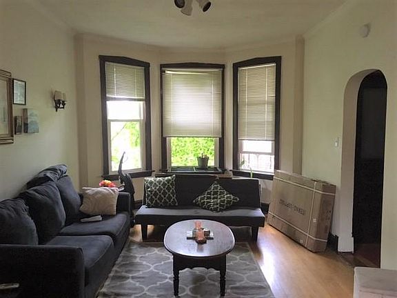 2nd image of 1911 W Eddy St APT 1