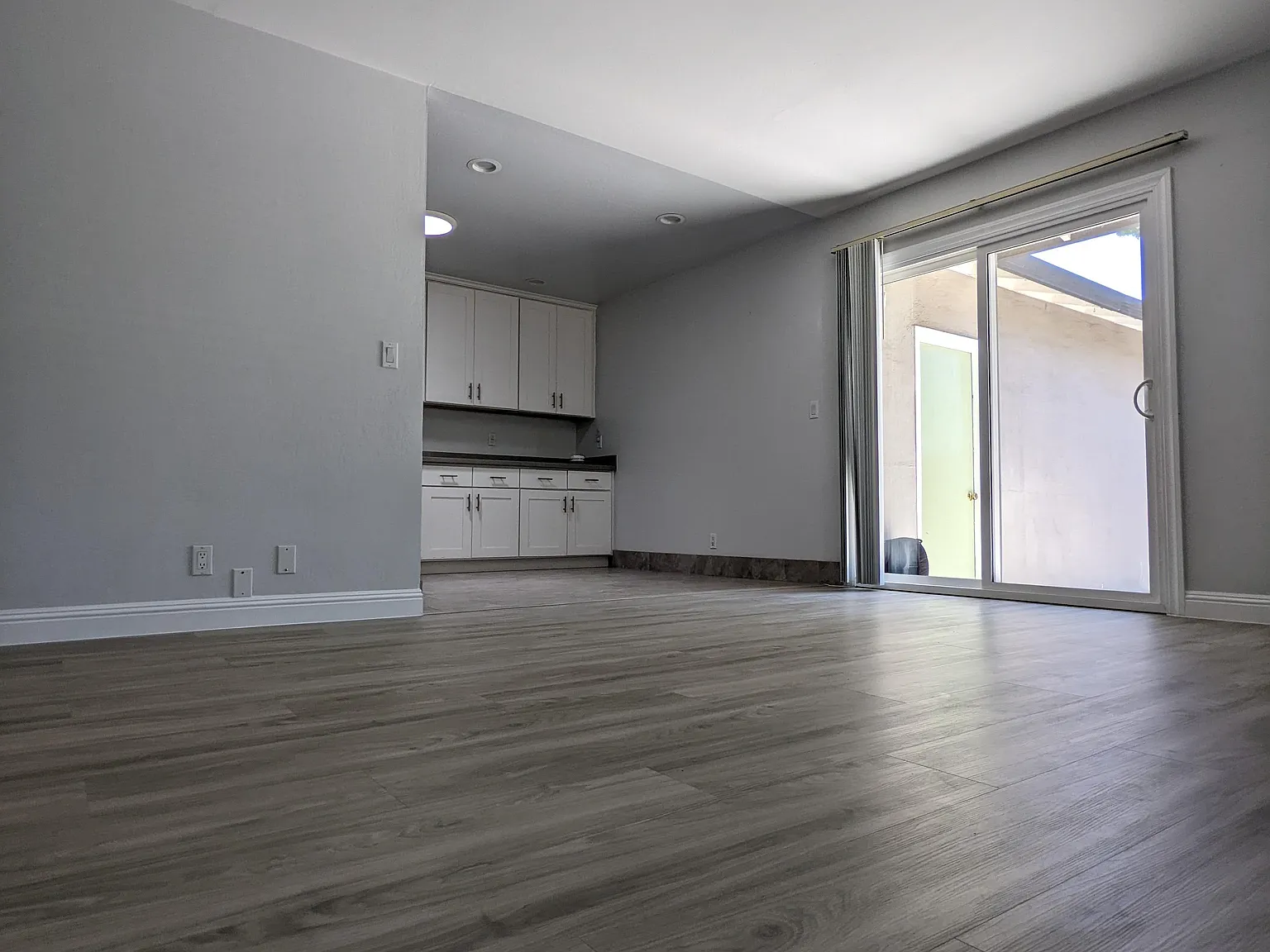 2 bed, 768 sqft, $3,198 — Photo 4