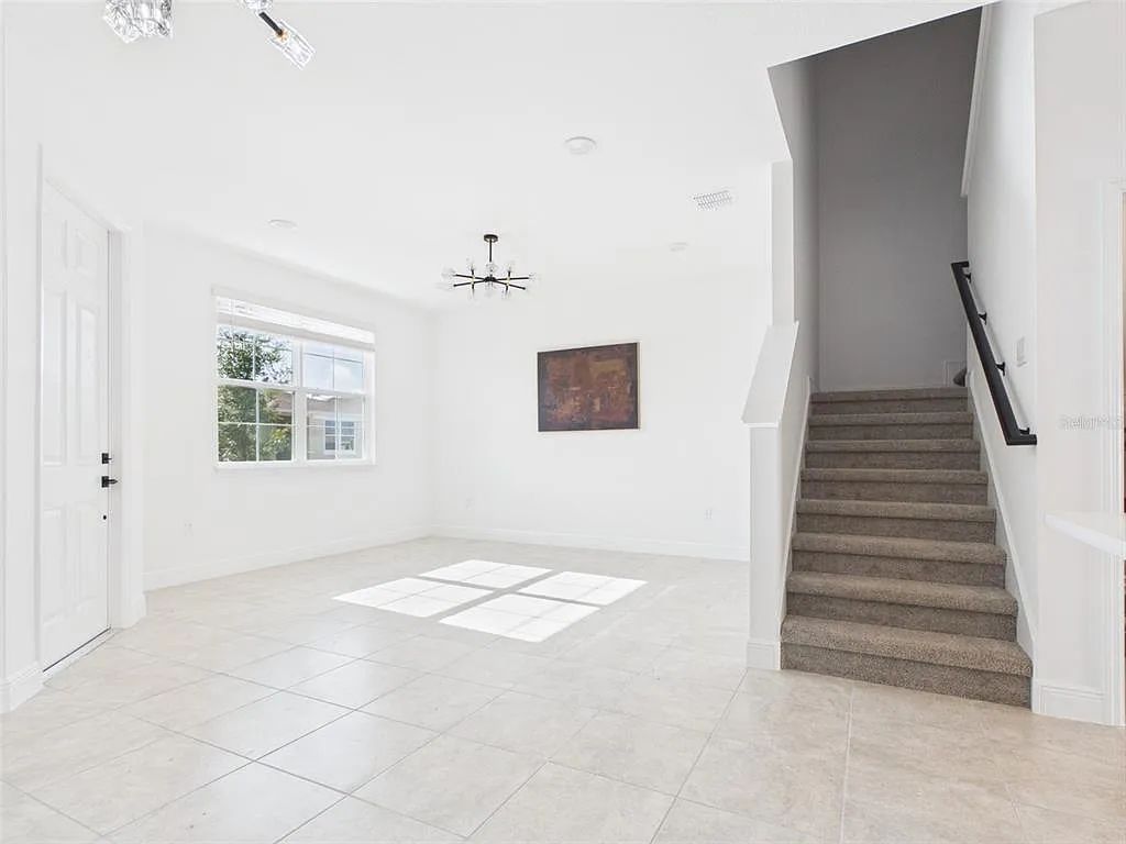 3 bed, 2.5 bath, 1551 sqft, $1,900 — Photo 3