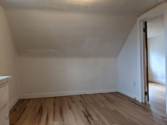 3rd image of 736 Coit Ave NE APT C