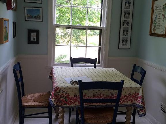 Cheerful breakfast nook