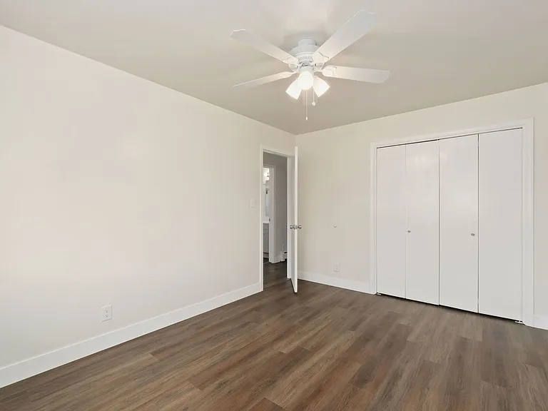 1506 E 16th St — Photo 14