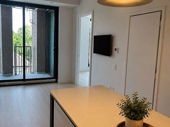 3rd image of 1720 Bayview Ave #403