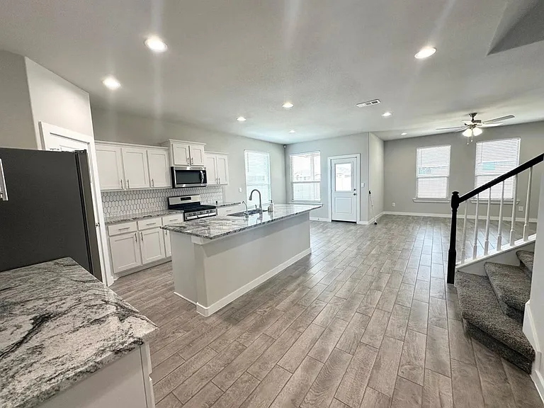 2201 Beaufort Dr — Photo 7