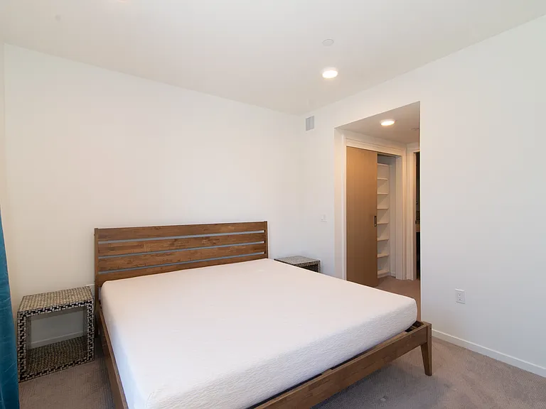 230 7th St #403 — Photo 4