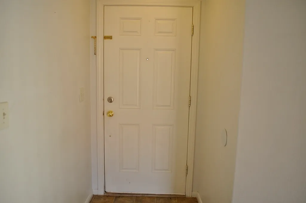 Single Story Three Bedroom Home in the Heart of Henderson — Photo 4