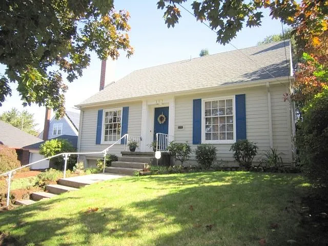 18 SE 44th Ave photo 1