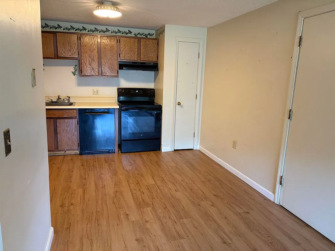 2 bed, 1.0 bath, 804 sqft, $2,300 — Photo 4