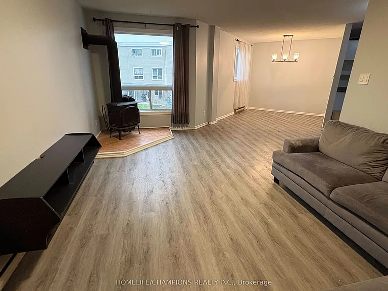 60 Elmsdale Dr #33 — Photo 4