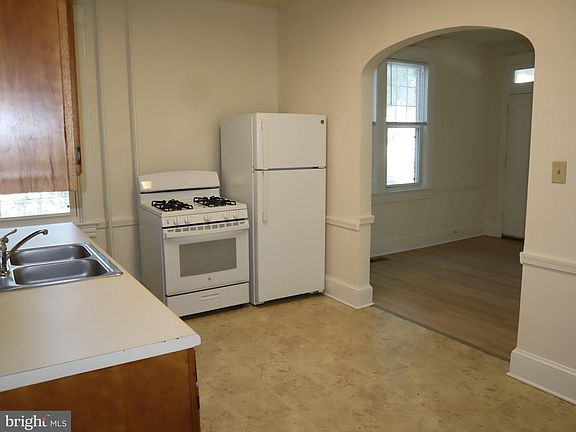 5th image of 400 Camden Ave APT A