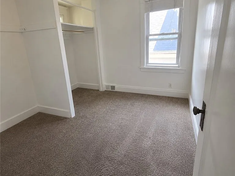 147 W Winspear Ave #N — Photo 3
