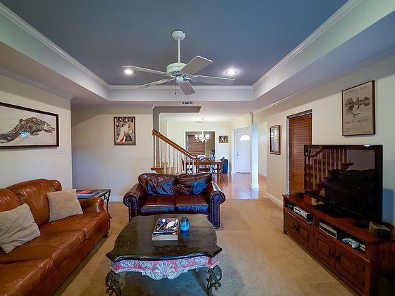 5th image of 310 Heatheroak Ave