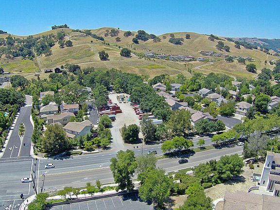2nd image of 2425 Camino Tassajara