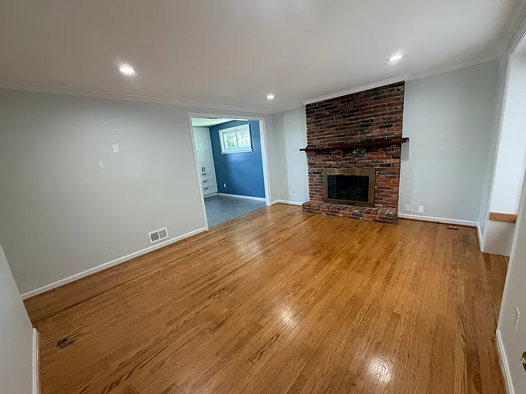 4807 Creek Shore Dr — Photo 3