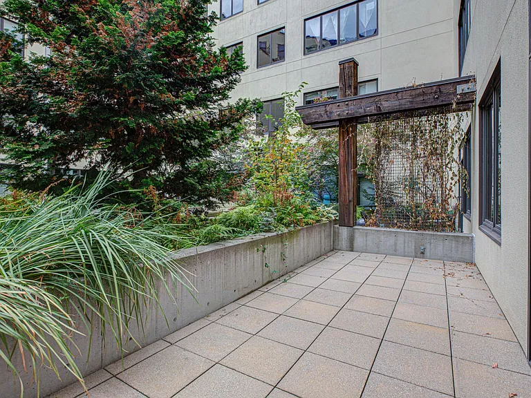 1420 NW Lovejoy St #332 — Photo 23