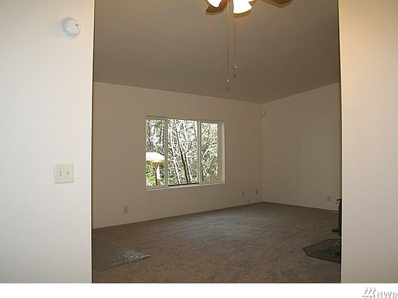 5th image of 111 NE Collins Dr E